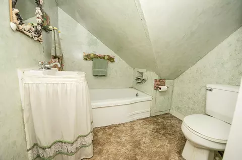 Bath - 1352 Elm St, Springfield, MO 65802 photo 4 of 5