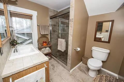 Bath - 1352 Elm St, Springfield, MO 65802 photo 3 of 5