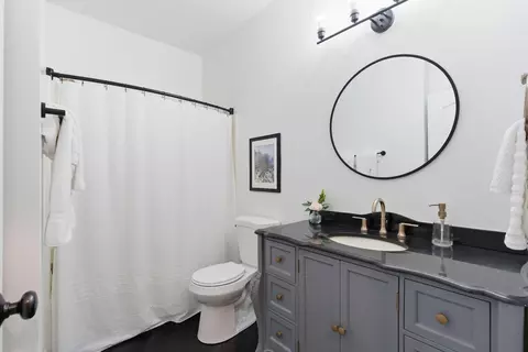 Bath - 5350 S Parklane Ave, Springfield, MO 65810 photo 4 of 7
