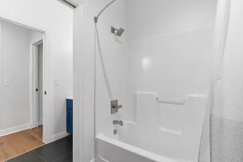 Bath - 5350 S Parklane Ave, Springfield, MO 65810 photo 7 of 7