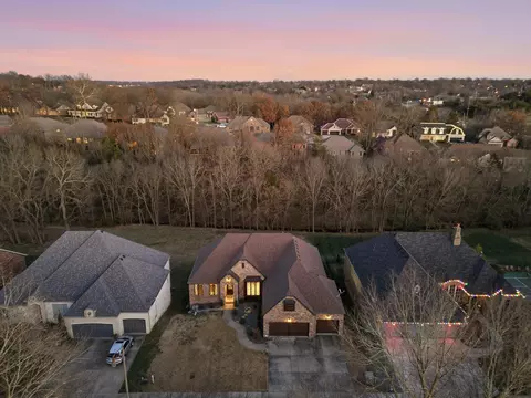 View/Area - 5350 S Parklane Ave, Springfield, MO 65810 photo 1 of 13