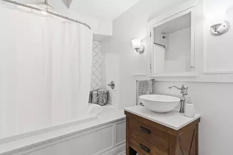 Bath - 1215 N Benton Ave, Springfield, MO 65802 photo 4 of 6