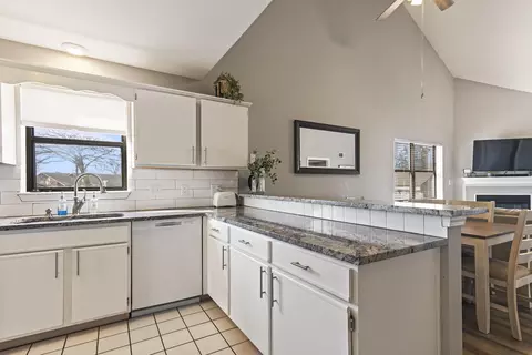 Kitchen - 169 Highland Dr #7, Branson, MO 65616 photo 4 of 4