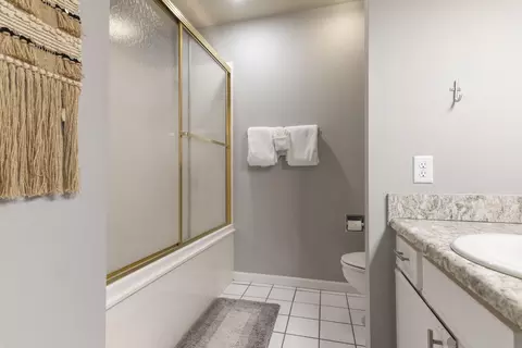 Bath - 169 Highland Dr #7, Branson, MO 65616 photo 1 of 4