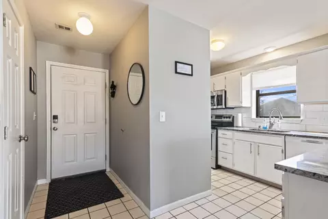 Entry Way - 169 Highland Dr #7, Branson, MO 65616 photo 2 of 2