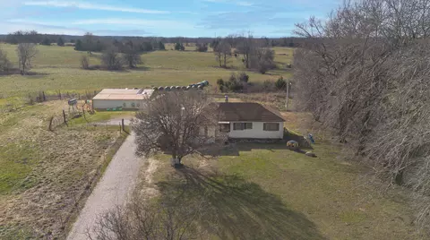 6684 E State Highway Oo, Strafford, MO 65757