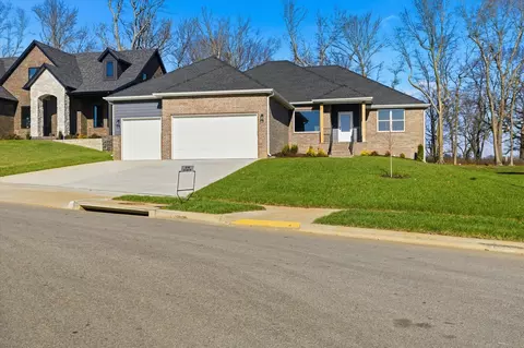 5569 E Wild Horse Dr, Springfield, MO 65802