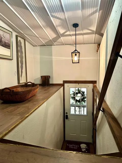 Entry Way - 710 County Road 328, Thayer, MO 65791 photo 3 of 3