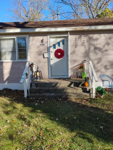 2326 N Farmer Ave, Springfield, MO 65803