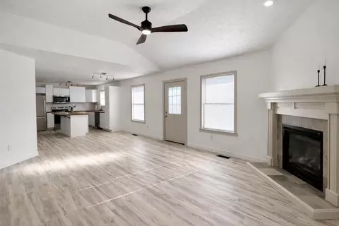 950 E Lily Dr, Ozark, MO 65721 photo 5