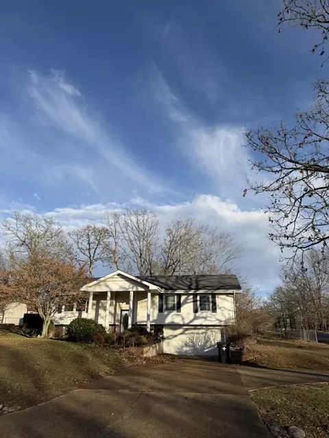 2702 Paula Drive Dr, West Plains, MO 65775