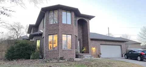 1957 S Oakmont Ave, Springfield, MO 65809