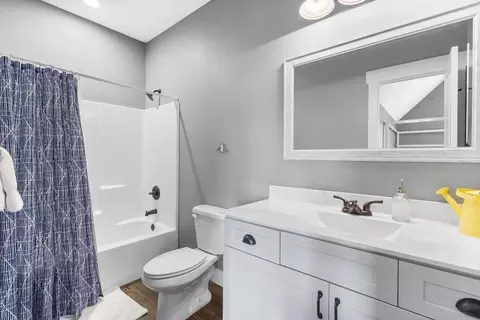 Bath - 155 Lakefront Dr, Branson, MO 65616 photo 3 of 7