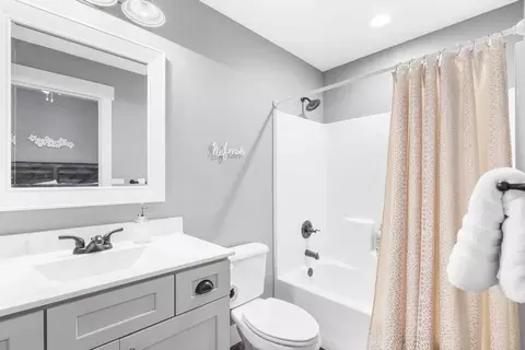 Bath - 155 Lakefront Dr, Branson, MO 65616 photo 6 of 7