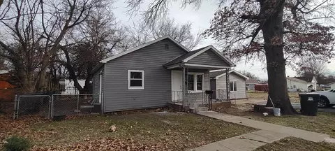 722 Wilson Ave, Aurora, MO 65605 photo 2
