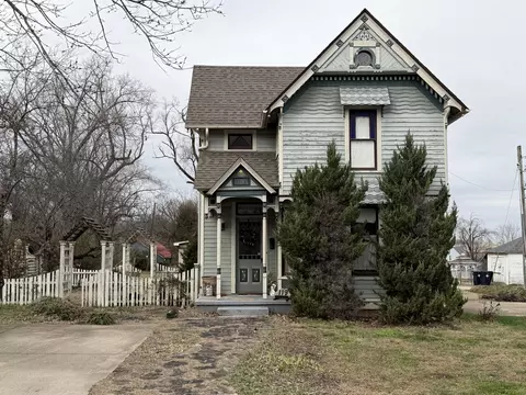 119 S College St, West Plains, MO 65775