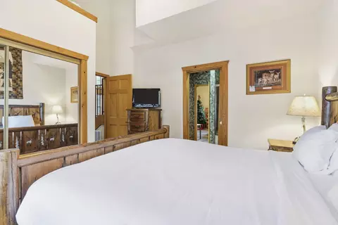 Bedroom - 269 Oakridge Rd #2, Branson, MO 65616 photo 3 of 8