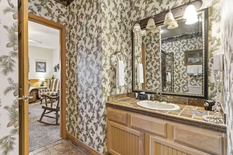 Bath - 271 Oakridge Rd #1, Branson, MO 65616 photo 1 of 4