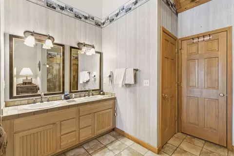 Bath - 271 Oakridge Rd #1, Branson, MO 65616 photo 3 of 4