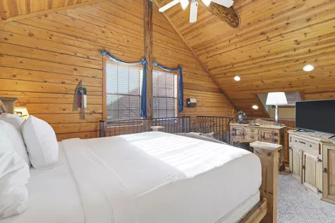 Bedroom - 271 Oakridge Rd #1, Branson, MO 65616 photo 4 of 8