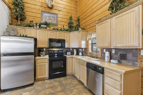 Kitchen - 271 Oakridge Rd #1, Branson, MO 65616 photo 2 of 2