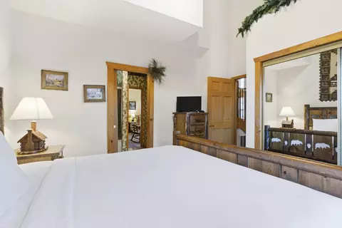 Bedroom - 271 Oakridge Rd #1, Branson, MO 65616 photo 2 of 8