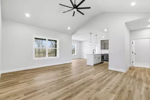 1394 N Collins Dr, Republic, MO 65738 photo 4
