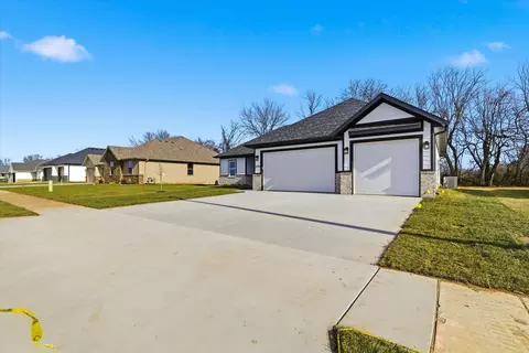 1394 N Collins Dr, Republic, MO 65738 photo 3