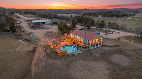 1986 County Road 504, Gainesville, MO 65655