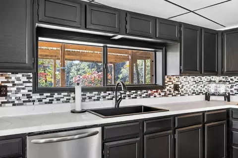 Kitchen - 3378 Warner Rd, Crane, MO 65633 photo 6 of 8