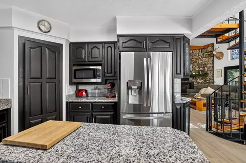 Kitchen - 3378 Warner Rd, Crane, MO 65633 photo 4 of 8