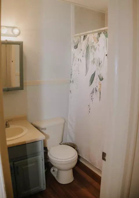 Bath - 1886 N Fort Ave, Springfield, MO 65803 photo 1 of 1