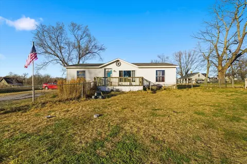 551 E Dunkle St, Everton, MO 65646