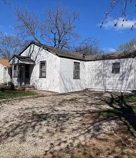 2727 W Walnut St, Springfield, MO 65802 photo 2