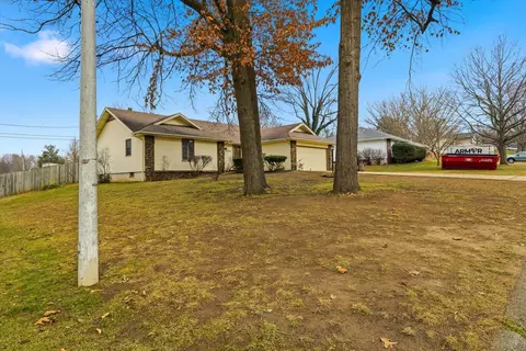 2541 W Allen Dr, Springfield, MO 65810 photo 2