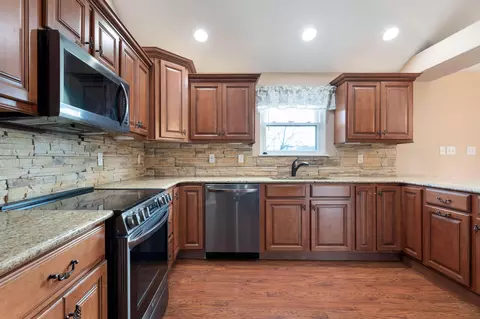 Kitchen - 185 Old Meadow Ln, Branson, MO 65616 photo 2 of 3