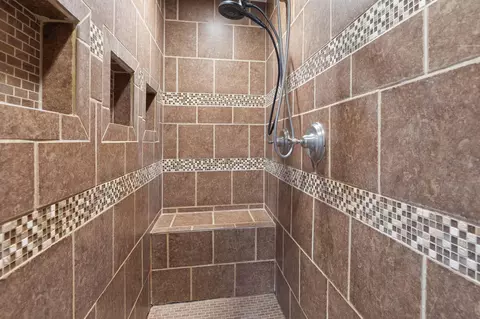 Bath - 185 Old Meadow Ln, Branson, MO 65616 photo 3 of 4