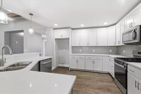 Kitchen - 1382 N Collins Dr, Republic, MO 65738 photo 4 of 5