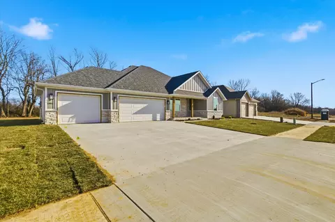 Exterior - 1382 N Collins Dr, Republic, MO 65738 photo 3 of 6