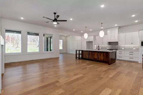 5435 E Wild Horse Dr, Springfield, MO 65802 photo 8
