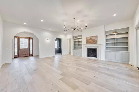 Living - 5736 S Foxboro Trl, Springfield, MO 65804 photo 2 of 6