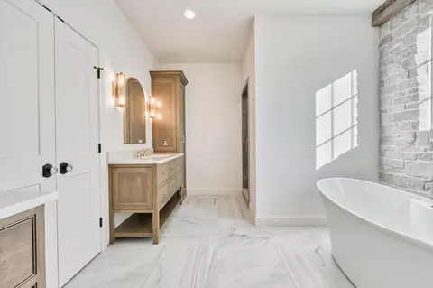 Bath - 5736 S Foxboro Trl, Springfield, MO 65804 photo 3 of 15