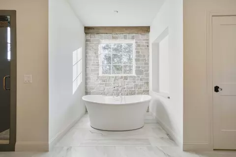 Bath - 5736 S Foxboro Trl, Springfield, MO 65804 photo 2 of 15