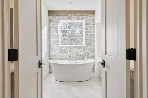 Bath - 5736 S Foxboro Trl, Springfield, MO 65804 photo 1 of 15