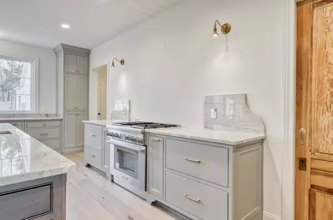 Kitchen - 5736 S Foxboro Trl, Springfield, MO 65804 photo 9 of 10
