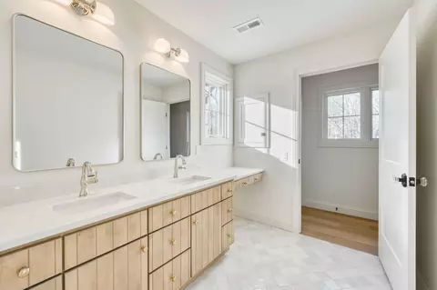 Bath - 5736 S Foxboro Trl, Springfield, MO 65804 photo 13 of 15