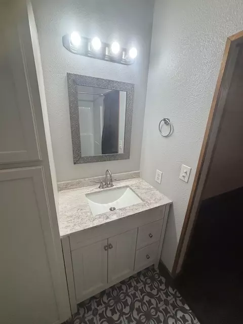 Bath - 8612 Sapper St, Winona, MO 65588 photo 2 of 5