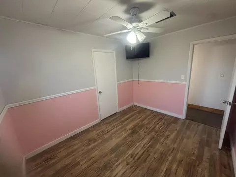 Bedroom - 8612 Sapper St, Winona, MO 65588 photo 3 of 9