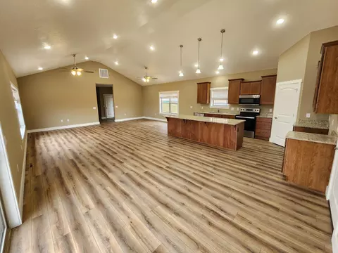 Living - 158 Grand Pointe Dr, Branson, MO 65616 photo 4 of 6