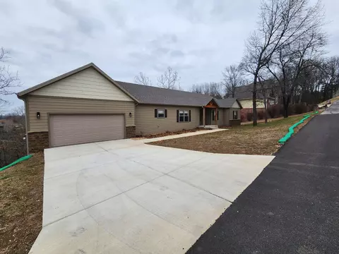 Exterior - 158 Grand Pointe Dr, Branson, MO 65616 photo 2 of 6